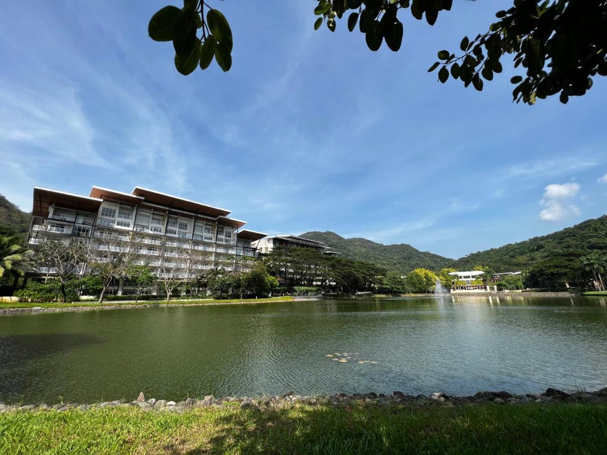 Bonel Condo At Pico De Loro Cutad Exterior photo